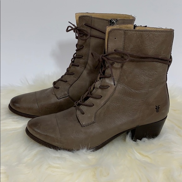 Frye Shoes - Frye Courtney taupe leather lace up boots EUC
